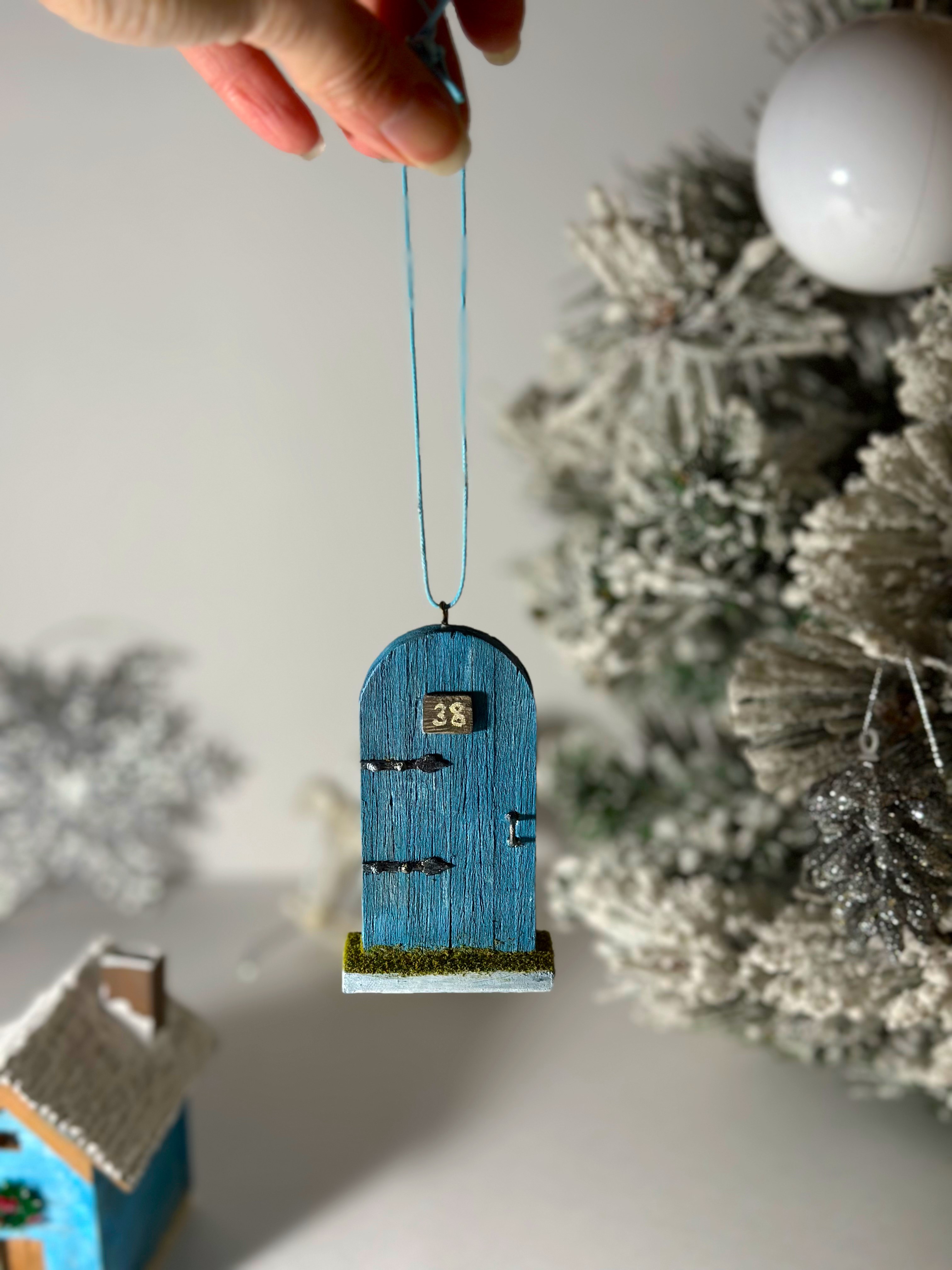 Christmas tree toy (miniature doors)